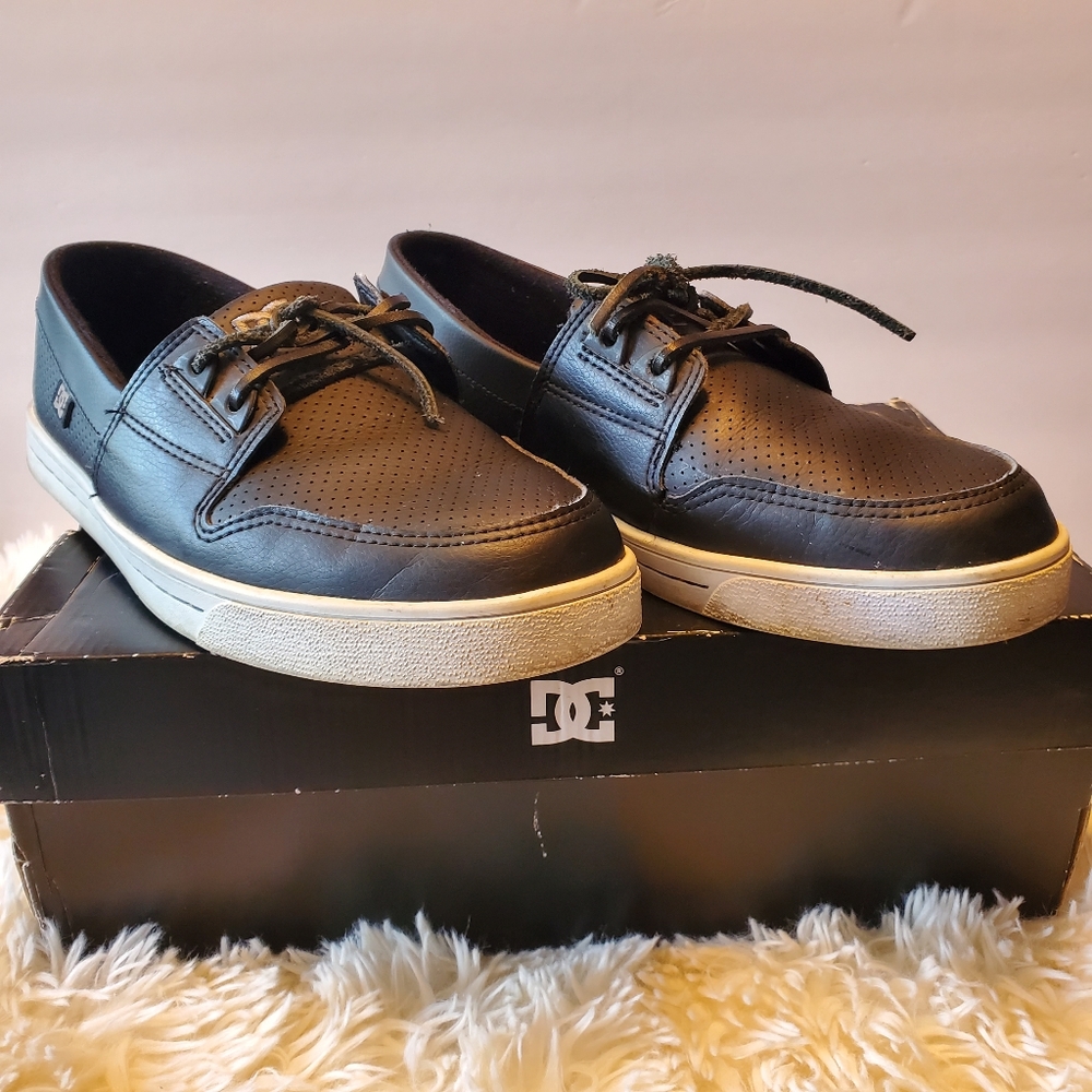 Mens DC Black leather skater sneaker size 9.5 Model  "Pure"